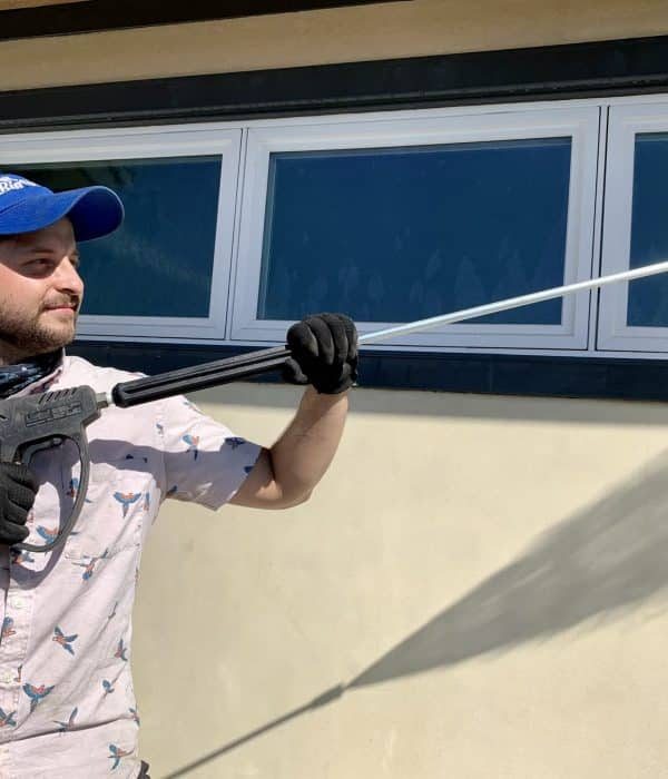 Expert window cleaning in La Cañada Flintridge, CA, for a spotless shine