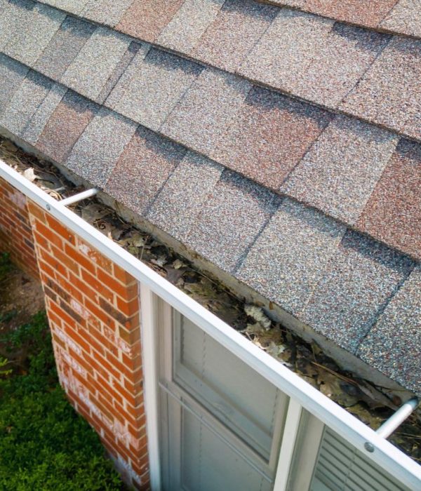 Reliable gutter cleaning in La Cañada Flintridge, CA, for roof protection Reliable gutter cleaning in La Cañada Flintridge, CA, for roof protection